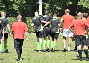 gewonde speler afgevoerd